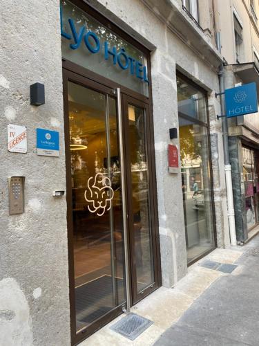 a store with a sign on the side of a building at Lyo Hôtel - Centre Lyon Perrache in Lyon