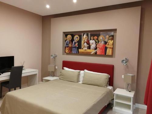 a bedroom with a bed and a painting on the wall at Ostello 0571 in Castelfiorentino