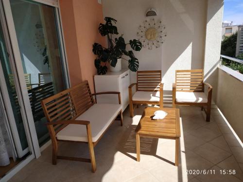 Apartment Ana with a Partial Sea View