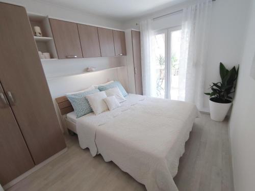 Apartment Ana with a Partial Sea View
