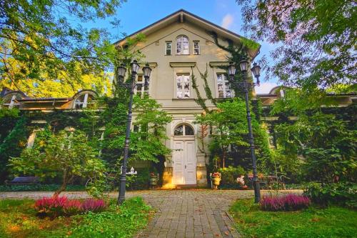 an old house with a driveway in front of it at Kasztanowy Dwór in Cieszyn