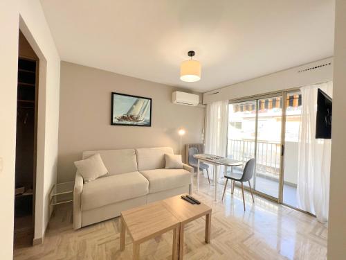 LM Studio by Welcome to Cannes