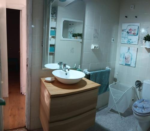 a bathroom with a sink and a toilet at Apartamento Mateuet in Calpe
