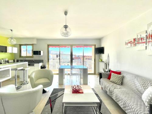 Petit Juas by Welcome to Cannes