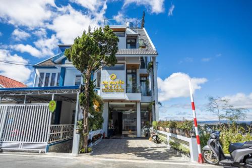 a building with a motorcycle parked in front of it at Gia Nguyễn Hotel Dalat in Da Lat