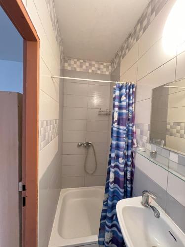 a bathroom with a tub and a sink at Ubytování Sýkora Apartments in Veľký Meder