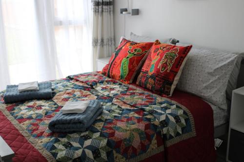 Ένα ή περισσότερα κρεβάτια σε δωμάτιο στο Apartment - Sleeps 4 - Parking - Station Close
