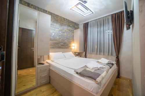 Ένα ή περισσότερα κρεβάτια σε δωμάτιο στο Golden Diamond - Zlatibor - Titova vila