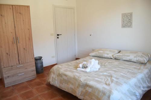 a bedroom with a bed with a teddy bear on it at Affittacamere Ellera Verde in Villetta Barrea