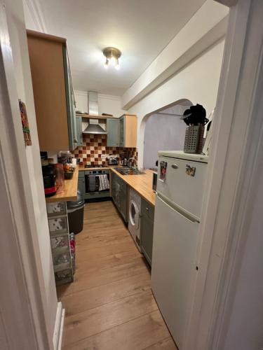 Kjøkken eller kjøkkenkrok på Double bedroom in chelsea