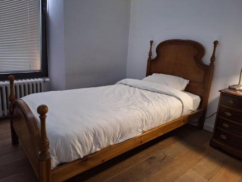 Легло или легла в стая в Casa bajo el acueducto con plaza de garaje