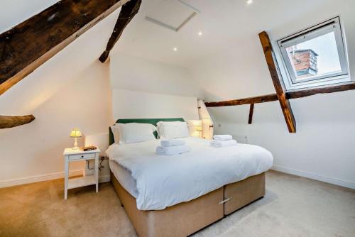 a bedroom with a bed and a window at The Haven in Chipping Norton