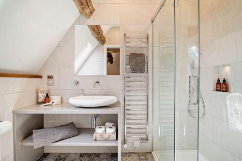 a bathroom with a sink and a shower at Butchers Flat in Chipping Campden