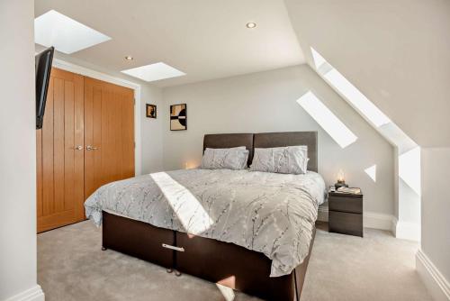 a bedroom with a large bed in a attic at The Nook in Burford