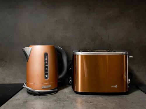 an orange and black toaster sitting next to each other at Wellness apartmány Říčky v Orlických horách in Říčky