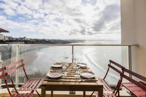 BLUE UHAINA KEYWEEK Sea view apartment Biarritz downtown