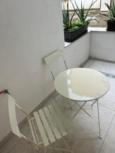 a white table and a chair next to a window at Plaza Tomás in Pamplona