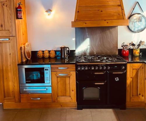 Η κουζίνα ή μικρή κουζίνα στο Chalet La Grange