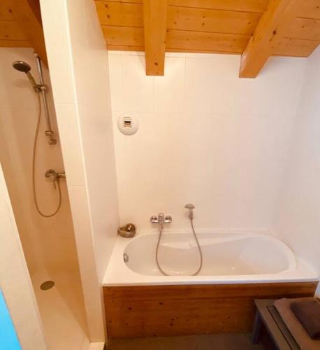 Ένα μπάνιο στο Chalet La Grange