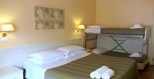 Postel nebo postele na pokoji v ubytování Hotel Ausonia