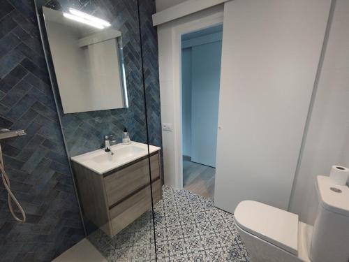 A bathroom at Casa Platja d'en Robert