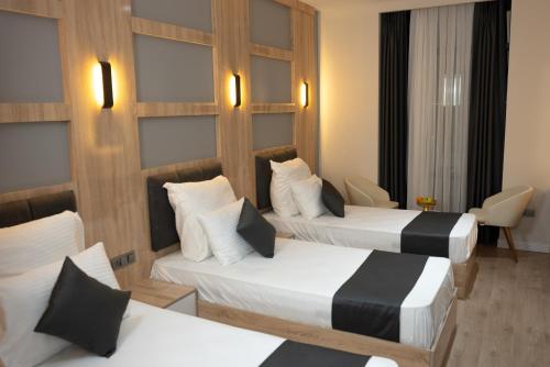Ruang duduk di Golden River Hotel By Continent