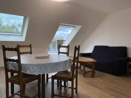 Afbeelding uit fotogalerij van 211 - T3 entièrement rénové en plein centre de Plurien à moins de 5 minutes des Plages in Plurien