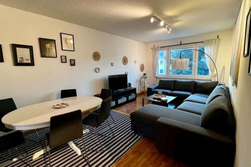 a living room with a couch and a table at Geräumiges Apartment mit Blick ins Grüne in Groitzsch