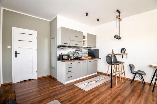 Η κουζίνα ή μικρή κουζίνα στο Apartament Magiczny Widok z widokiem na góry Biały Dunajec