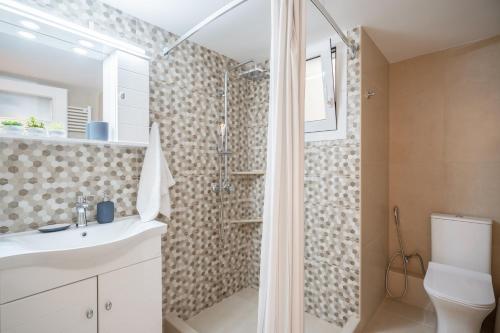 Modern Apartment in Athens with Acropolis & Mt Lycabettus view