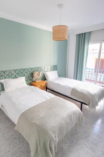 Las Flores Apartments