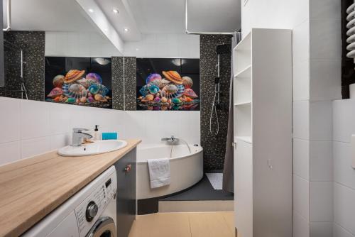 Ένα μπάνιο στο Park Praski 2-Bedroom Apartment