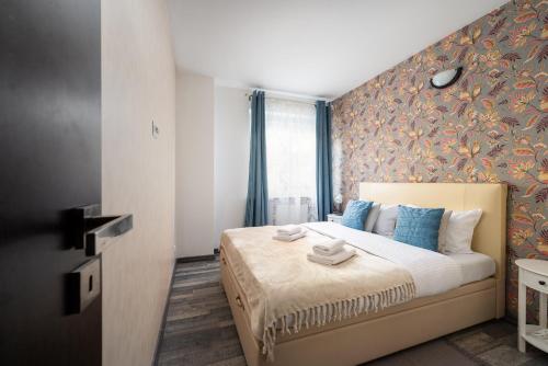 Ένα ή περισσότερα κρεβάτια σε δωμάτιο στο Park Praski 2-Bedroom Apartment