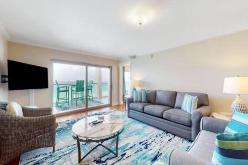 Χώρος καθιστικού στο Regency Towers Unit 805W