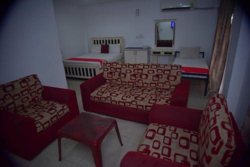 Ein Sitzbereich in der Unterkunft Hotel Sanri Villa Katunayake