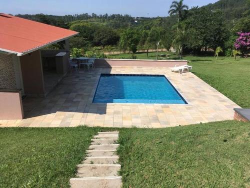 Bazen u objektu Casa do Vôo Livre com piscina e churrasqueira 20 min do Thermas ili u blizini