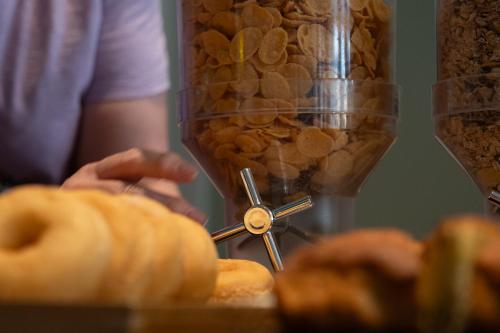 a person is preparing food in a food processor at Hotel Italia e Lido Rapallo in Rapallo