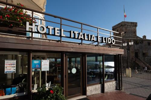 a hotel italian job sign on the side of a building at Hotel Italia e Lido Rapallo in Rapallo