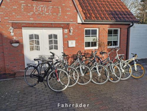 Galeriebild der Unterkunft Nordseehaus Husum mit Fahrrädern in Husum