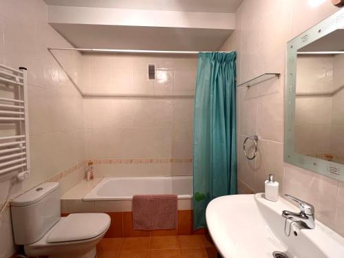 Ένα μπάνιο στο Apartament de La Coma - L'Amfitriona