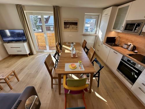 Dapur atau dapur kecil di Ribisel Apartments für Familien - Alpentherme inklusive!
