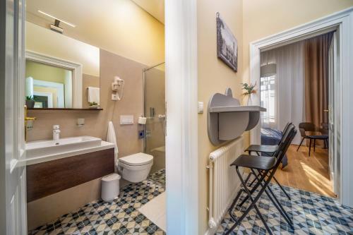 a bathroom with a sink and a toilet and a mirror at Kastély Üdülőház, Károlyi-kastély Füzérradvány in Füzérradvány