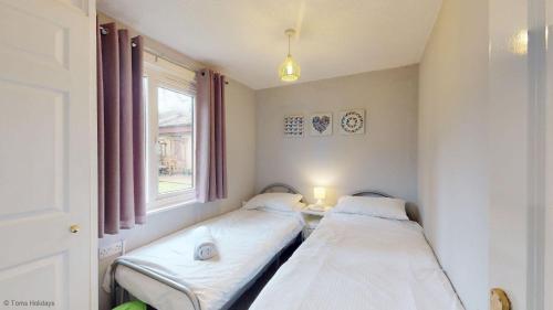 Postel nebo postele na pokoji v ubytování 58 Trevithick Court, Tolroy Manor