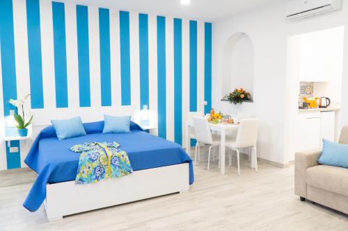 A bed or beds in a room at Summer Colors rooms & apartments