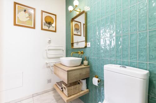 NEW!! Cherry House - Traditional Townhouse in the heart of Tavira