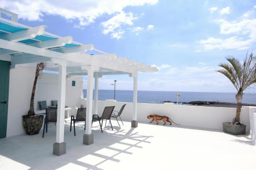 Rooftop Dreamhouse - 3BR with Seaviews