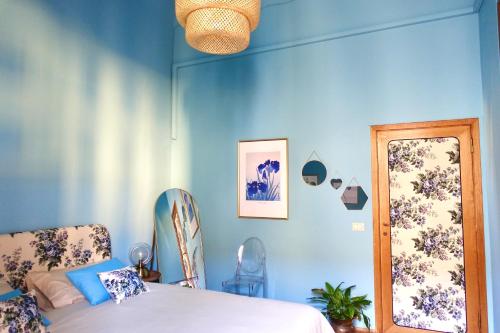 Floral Florence ~ Colorful Gem in Historic Center!