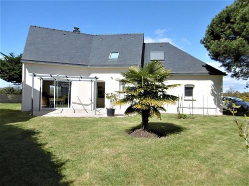Maison 5 pièces 8 à 9 personnes avec jardin clos à proximité de la mer- NINA