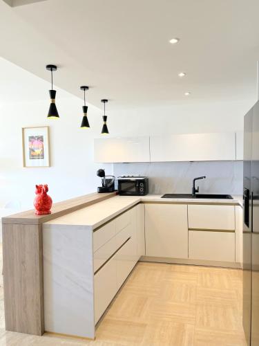 Solezia appartement, piscine et vue mer, by Welcome to Cannes