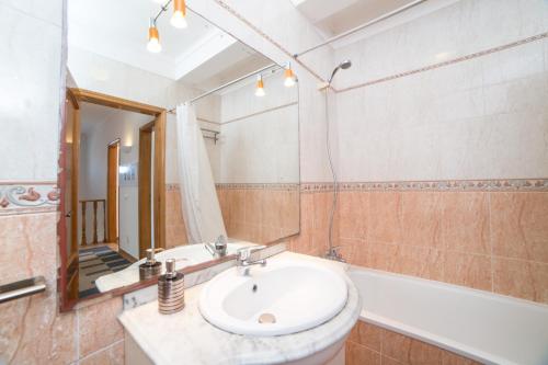 Koupelna v ubytování BmyGuest - Casa da Hera Villa Meco